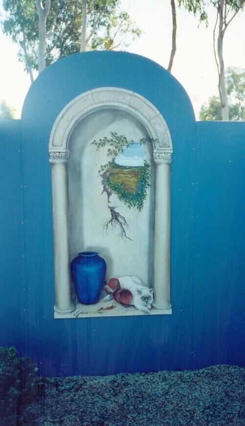 Trompe l'oeil Niche wih a cat